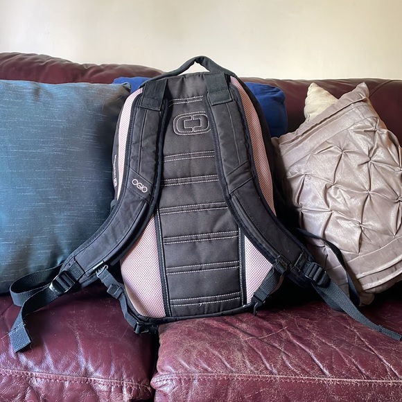 OGIO Pink & Black backpack adjustable straps Melrose protective laptop storage - Picture 4 of 10